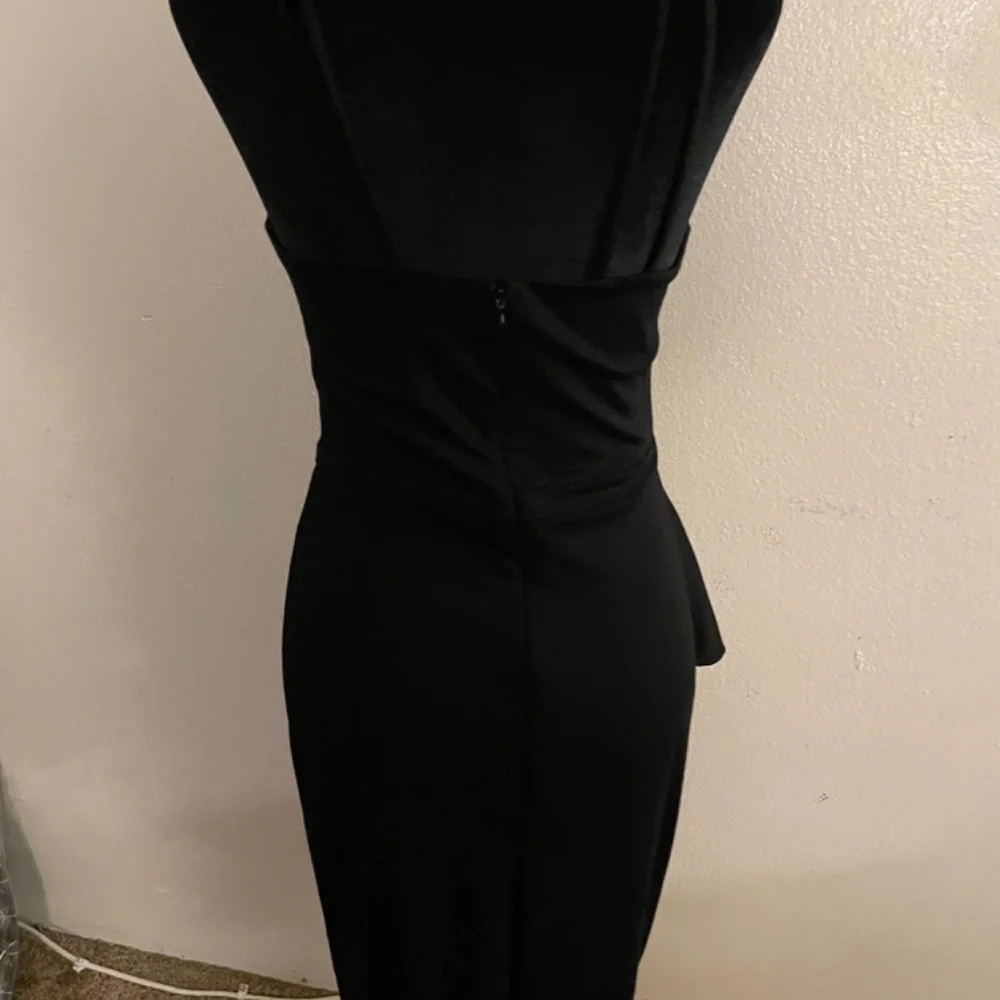 Bar lll  BodyCon Peplum detail Dress - Picture 11 of 12